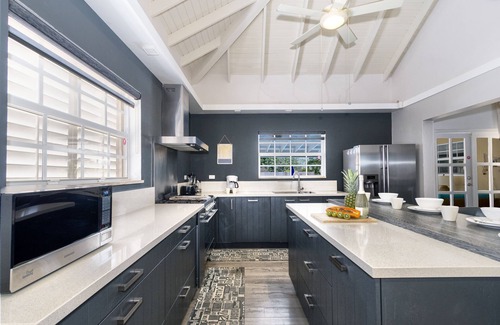 Opal House | Private Pool * BBQ * 2 min from Palm Beach!