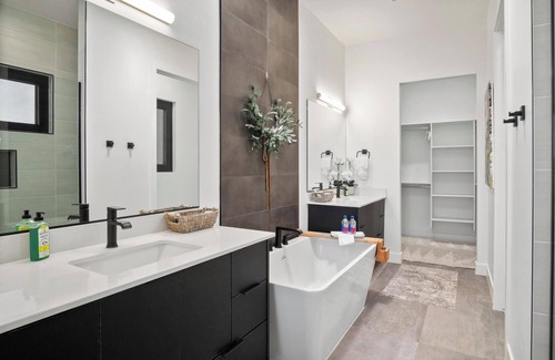 Hurricane House | Private Pool & Home, 16 Guest, EV Charger