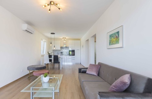 Ripenda Verbanci Apartment | Private Pool with Relaxing Nature View - Apt Mirna