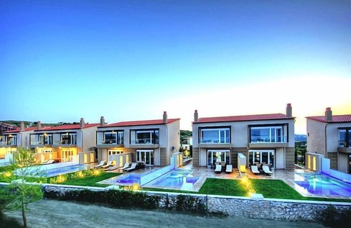 Haniotis House | Private Pool Luxury Villa