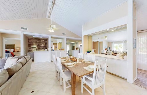 Upper Grand Lagoon House | 🌊Private Pool-Canal Views-Great for Familes-3BR-Sandy Shores🌊