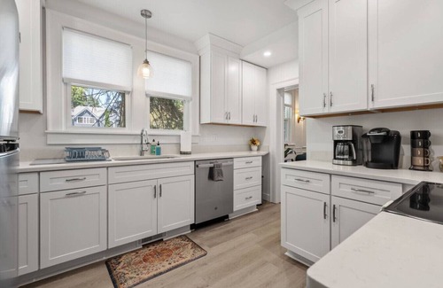 Forest Grove House | Private, Quiet 3 Bedroom House with Central AC