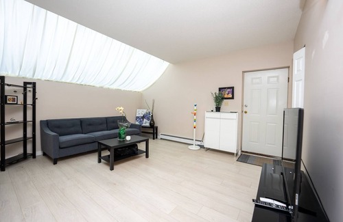 Dunbar House | Private & Quite 2 Bedroom Suite