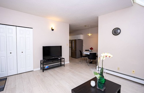 Dunbar House | Private & Quite 2 Bedroom Suite