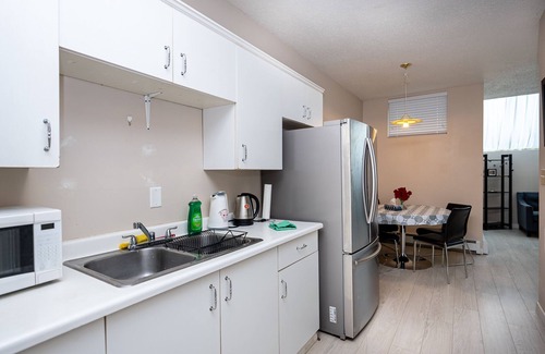 Dunbar House | Private & Quite 2 Bedroom Suite