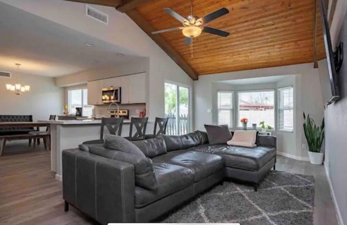 Mesa House | Private resort centrally located w/outdoor oasis.