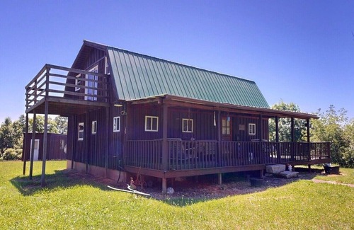 Newport Cabin | PRIVATE RETREAT- 2br cabin on 40 acres surrounded by Wayne National Forest
