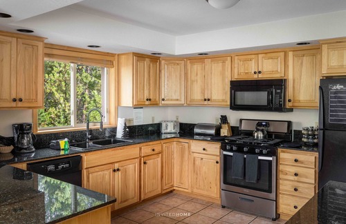 Breckenridge Heights House | Private Retreat by InvitedHome | Hot Tub, BBQ, Dog Friendly, 5 Min To Downtown