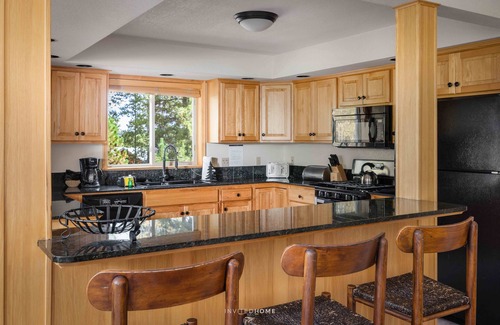 Breckenridge Heights House | Private Retreat by InvitedHome | Hot Tub, BBQ, Dog Friendly, 5 Min To Downtown