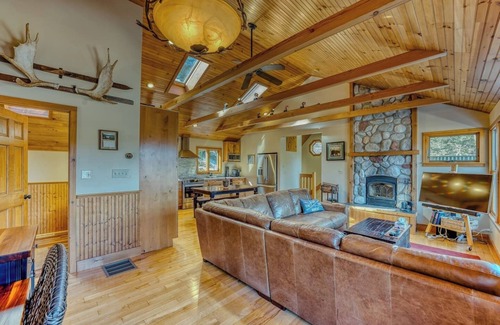 North Woodstock House | Private River Access & Mtn Views