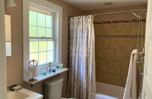Norwood House | Private room 2 perfect for traveling professionals
