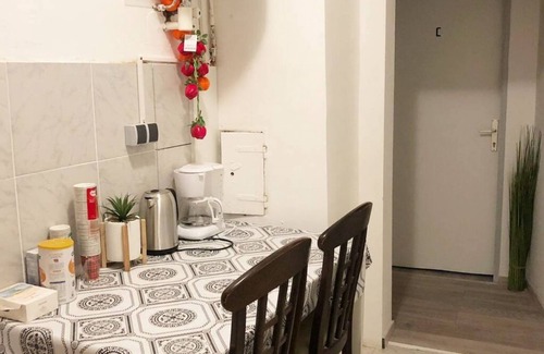 Favoriten Apartment | Private Room for 4 Near Hauptbahnhof, Vienna