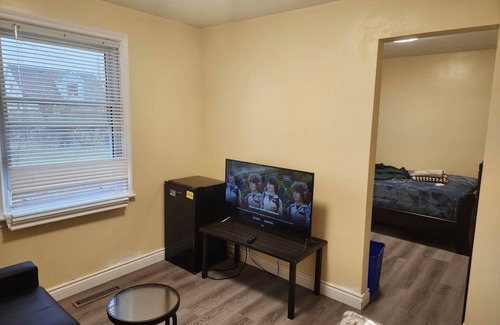 St. Catharines House | Private Room for 2