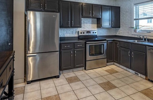 Transcona House | Private room hosted by Praise
