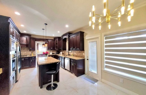 Newton House | Private Room in a Beautiful Spacious Shared Bungalow in a Beautiful Neighborhood