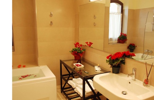 Arbizu Apartment | Private room in charming rural hotel (3 people)