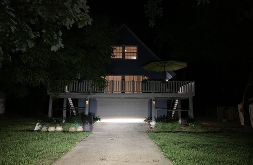 Tallahassee House | Private Room in Serene Lake House. Peaceful Stay with Nature Views, Near City.