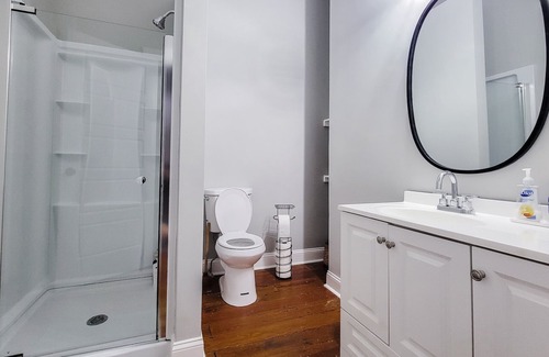 Eastman Cottage | Private Room in The Cottage on 5th in Downtown Eastman