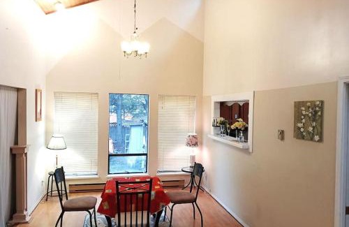 Fleetwood House | Private Room near Town Centre, Restaurants, Shopping & Bus to Skytrain F2