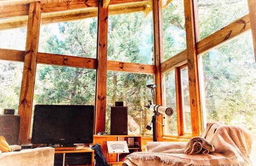 Lolog Bed & Breakfast | Private room on cabin, near water stream and river