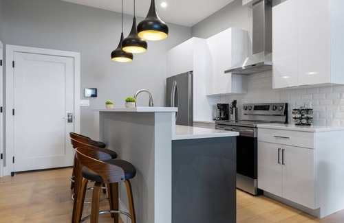 East Somerville Apartment | Private Room w/Shared Bath, near Tufts