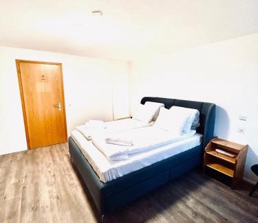 Heiden House | Private room with Bathroom and Lake View in Guest House