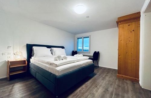 Heiden House | Private room with Bathroom and Lake View in Guest House