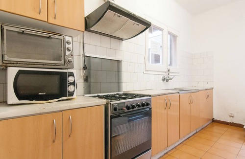 La Maternitat i Sant Ramon Apartment | Private room with single bed, with terrace 200 m2.