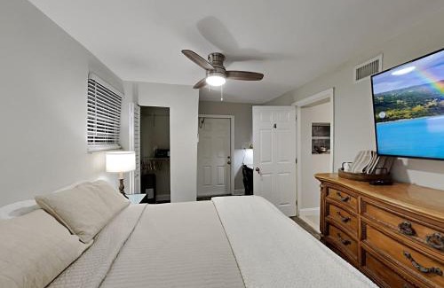 Little Haiti House | Private Rooms at Miami Centrally Located with free Parking