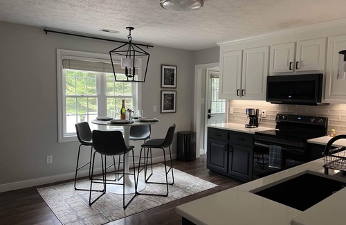 Acquinton House | Private Rural Retreat in Central King William County