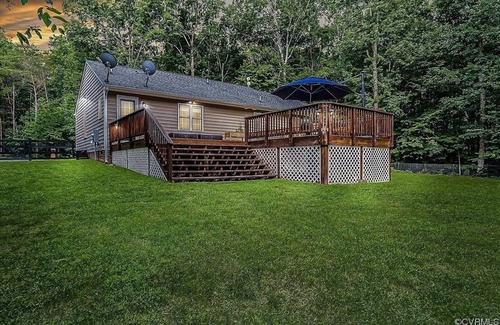 Acquinton House | Private Rural Retreat in Central King William County