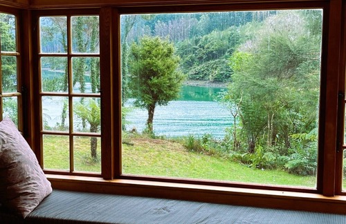 Saint Omer House | Private seaside cottage with boat only access.