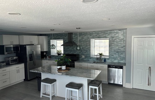 Island Estate House | Private second story, two bedroom 2 full bath bungalow Private courtyard patio