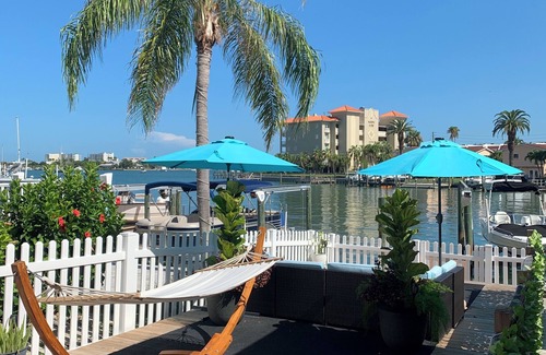 Island Estate House | Private second story, two bedroom 2 full bath bungalow Private courtyard patio