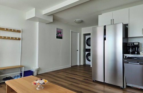 Burke Mountain House | Private south-facing suite with a full bathroom and fully equipped kitchen.