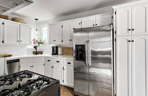 Palms Apartment | Private, Spacious Apartment with Sunny Patio