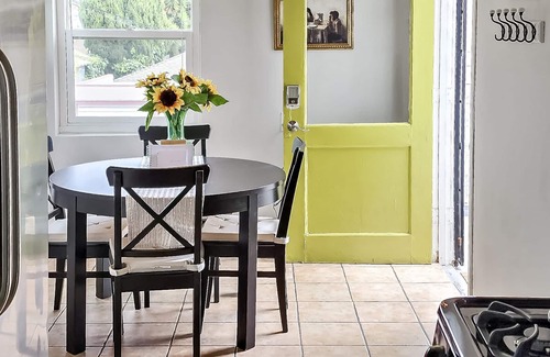 Palms Apartment | Private, Spacious Apartment with Sunny Patio