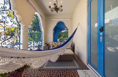 Sagrado Corazon Apartment | Private Spanish-Balcony Studio in Santurce MM1