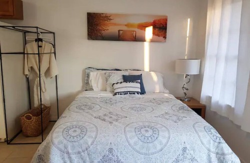Brookhollow Apartment | Private studio apartment with full kitchen & bath