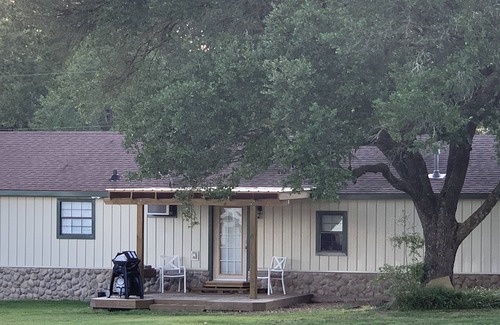 Lufkin Apartment | Private studio located on beautiful horse property