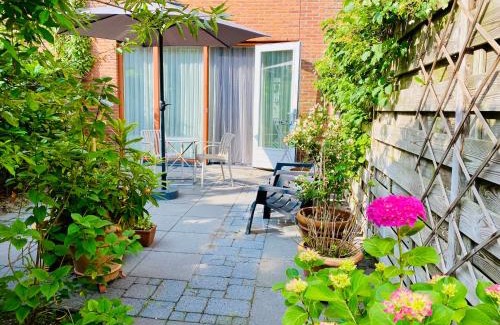 Amsterdam East Apartment | Private studio, patio garden and free car parking