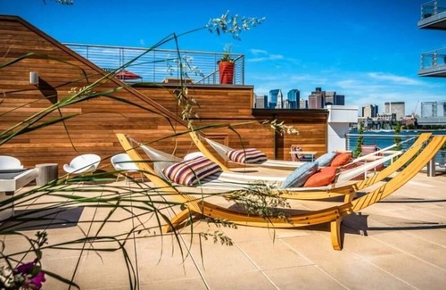 Central-Maverick Square - Paris Street Apartment | Private Studio | Upscale Amenities | Business Traveler Friendly | GLS