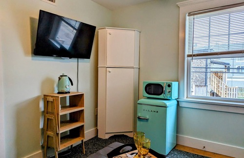 Fifth Ward Condo | PRIVATE studio w/full bath @ "1750 John Sullivan House" on Historic Thames St