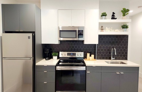 Britannia Beach House | Private suite/Squamish 10 mins/Two king beds/Hike-ride-ski-climb-golf