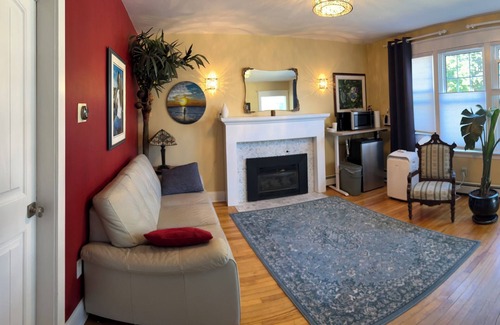 Charlottetown House | Private suite short walk to downtown