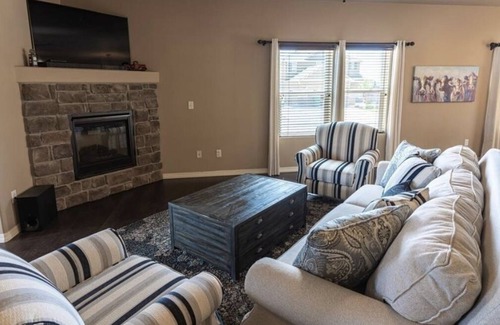 Peyton House | Private Swimming Pool and Hot Tub