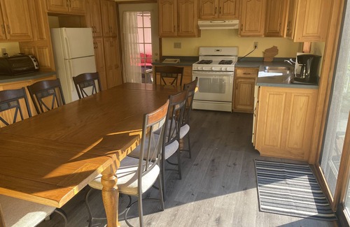 Reedsburg House | Private vacation house for larger groups near the Dells with heated game room.