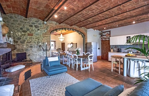 Gallina Villa | Private Villa with WIFI, private pool, TV, patio, panoramic view, parking, close to Montepulciano
