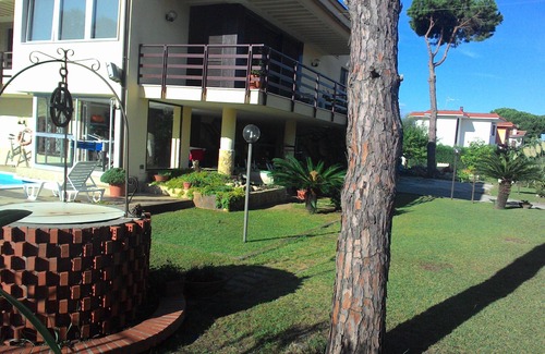 Castel Volturno Villa | Private villa-pool; 30 minutes from Naples garden 2000 sq. m.;14 beds;