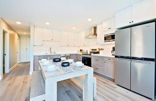 North Clairemont House | Private Villa Poolside Oasis 15 Min to Everything!